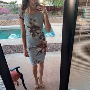 Elegant body-con floral dress